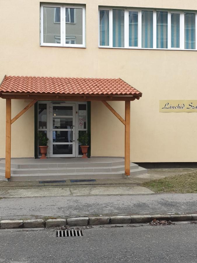 Lánchíd Szálló Kecskemét Esterno foto